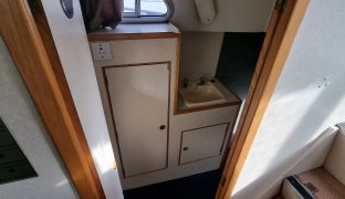 Alphacraft 29 Sportsbridge - Crystal Light - 4 Berth Ex-Hire Cruiser