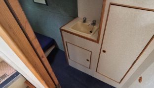 Alphacraft 29 Sportsbridge - Crystal Light - 4 Berth Ex-Hire Cruiser