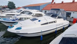 Alphacraft 29 Sportsbridge - Crystal Light - 4 Berth Ex-Hire Cruiser