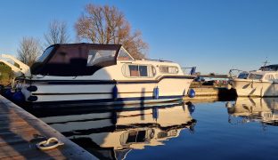 Freeman 26 - Cordwainer - 4 Berth Inland River Cruiser