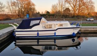 Freeman 26 - Cordwainer - 4 Berth Inland River Cruiser