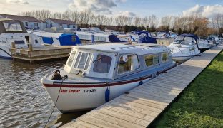 Hampton Safari - Star Cruiser - 4 Berth Inland Cruiser