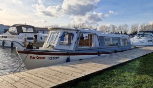 Hampton Safari - Star Cruiser - 4 Berth Inland Cruiser