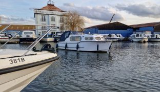 Freeman 22 - Floriana - 4 Berth Classic River Cruiser