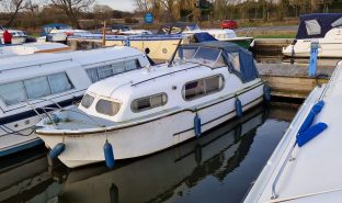 Freeman 22 - Floriana - 4 Berth Classic River Cruiser