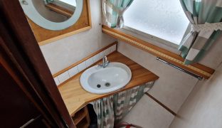 Jack Powles - Noisy Goose  - 4 Berth Wooden River Cruiser