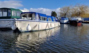 DC30 - Imagine - 4 Berth River Cruiser