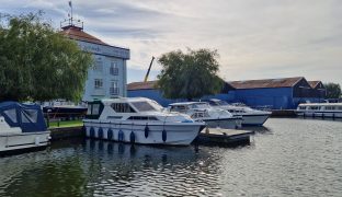 Princess 30 - Edzell Castle - 5 Berth River Cruiser With Everything On Her