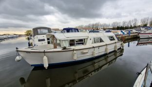 DC 30 - Eclipse - 5 Berth Inland River Cruiser