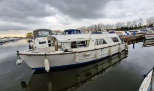 DC 30 - Eclipse - 5 Berth Inland River Cruiser