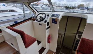 Sheerline 950 - Swallow - 4 Berth Inland River Cruiser