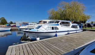 Sheerline 950 - Swallow - 4 Berth Inland River Cruiser