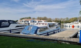 Sheerline 950 - Swallow - 4 Berth Inland River Cruiser