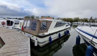 Bounty Buccaneer 34 - Wombie 11 - 4 Berth Inland Cruiser