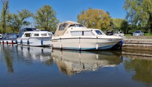 Wavey Rider - Taurus Five - 2 Berth Boat