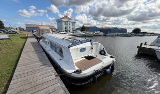 Bermuda 34 - Mashona - 4 Berth Inland River Cruiser