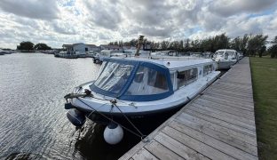 Bermuda 34 - Mashona - 4 Berth Inland River Cruiser