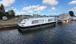 Bermuda 34 - Mashona - 4 Berth Inland River Cruiser