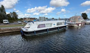 Bermuda 34 - Mashona - 4 Berth Inland River Cruiser