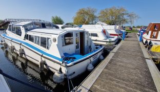 Aquafibre Pearl 38 - Norfolk Heron - 7 Berth Family River Cruiser