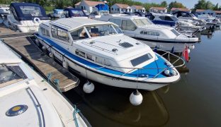 Aquafibre Pearl 38 - Norfolk Heron - 7 Berth Family River Cruiser