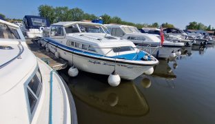 Aquafibre Pearl 38 - Norfolk Heron - 7 Berth Family River Cruiser