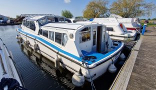 Aquafibre Pearl 38 - Norfolk Heron - 7 Berth Family River Cruiser