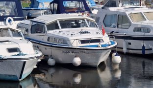 Aquafibre Pearl 38 - Norfolk Heron - 7 Berth Family River Cruiser