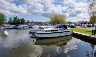 Sea Master 30 - Pollyanna - 6 Berth Inland River Cruiser