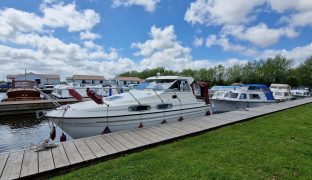 Shadow 26 - Winter Dreamer - 4 Berth Inland River Cruiser