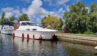 Shadow 26 - Winter Dreamer - 4 Berth Inland River Cruiser