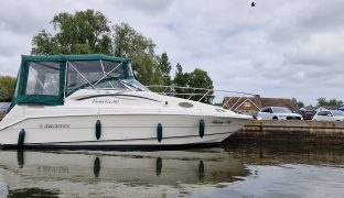 Rinker 240 - Happy Days - 4 Berth Sports Cruiser