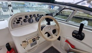 Rinker 240 - Happy Days - 4 Berth Sports Cruiser