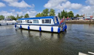 Horizon 35 - Fleur D Azure - 5 Berth Inland River Cruiser
