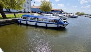 Horizon 35 - Fleur D Azure - 5 Berth Inland River Cruiser