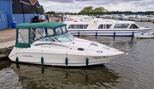 Rinker 240 - Happy Days - 4 Berth Sports Cruiser