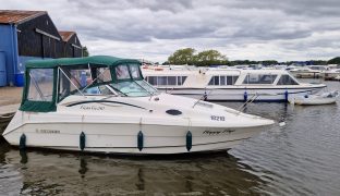 Rinker 240 - Happy Days - 4 Berth Sports Cruiser