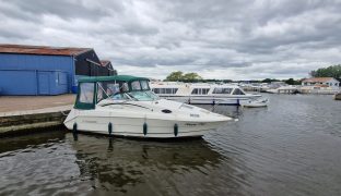 Rinker 240 - Happy Days - 4 Berth Sports Cruiser