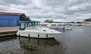 Rinker 240 - Happy Days - 4 Berth Sports Cruiser