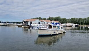 Connoisseur 29 -  Bonnie Lesley - 4 Berth Inland River Cruiser