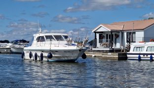 Birchwood 320 Challenger - Dawn Chorus - 4 Berth Sedan Cruiser