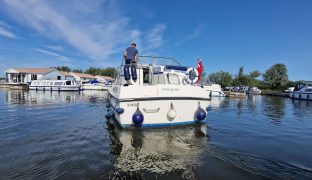 Broom 32 - Imagine - 8 Berth River Cruiser