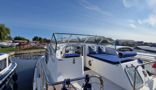 Broom 32 - Imagine - 8 Berth River Cruiser