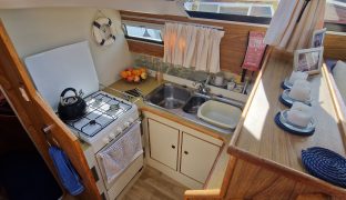 Broom 32 - Imagine - 8 Berth River Cruiser