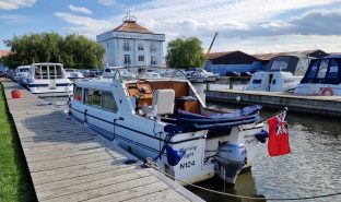 Viking 23 - Morning Flight  - 4 Berth River Cruiser