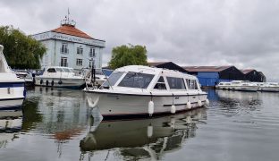 Sheerline 740 - Lady J - 4 Berth Inland River Cruiser