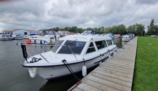 Sheerline 740 - Lady J - 4 Berth Inland River Cruiser