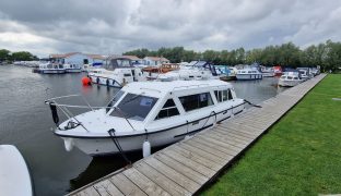 Sheerline 740 - Lady J - 4 Berth Inland River Cruiser