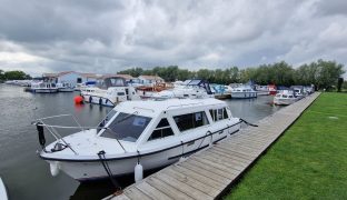 Sheerline 740 - Lady J - 4 Berth Inland River Cruiser