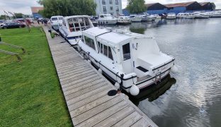 Sheerline 740 - Lady J - 4 Berth Inland River Cruiser